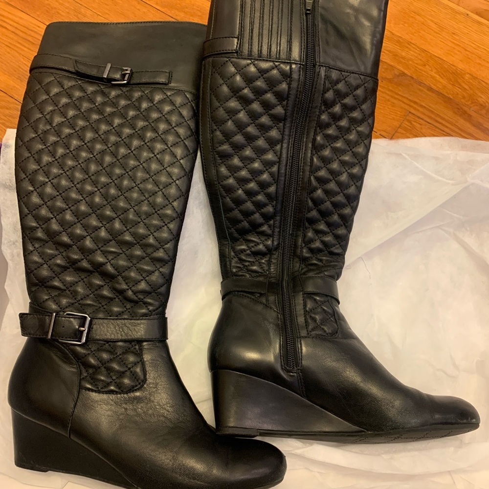 Vaneli black wedge boots gently worn
some scuffing
Some shoe polish will fix it